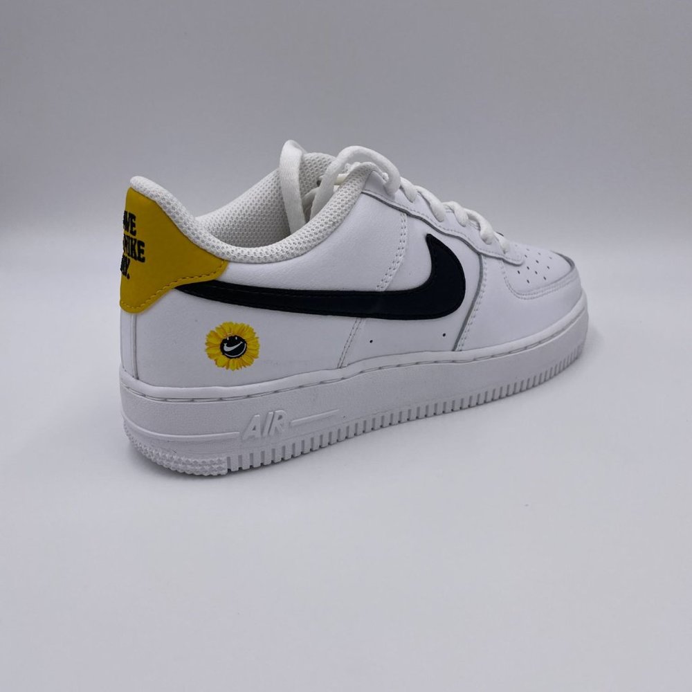 Nike Air Force 1 LV8 White / Black Womens Shoes - Picture 8 of 8